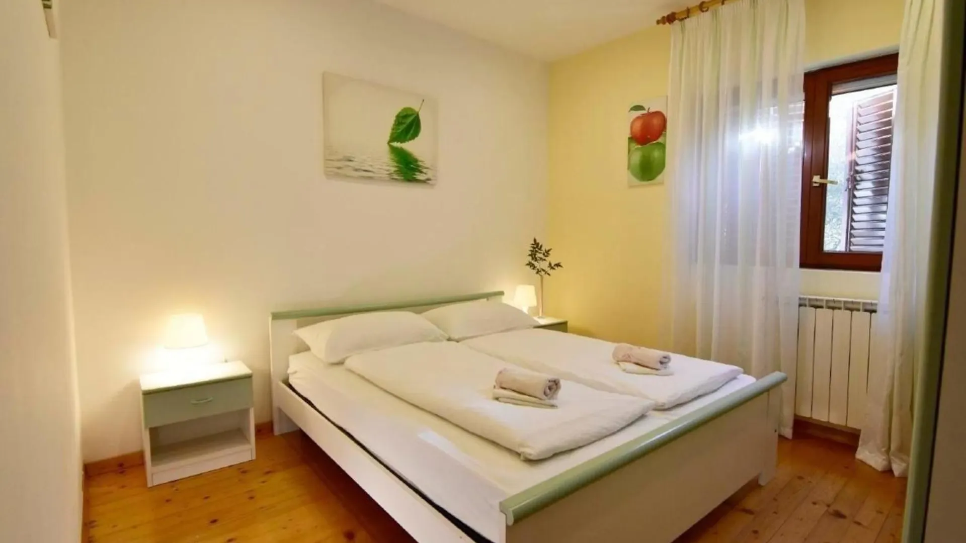Schoenes Ferienhaus In Zambratija Mit Terrasse Und Nah Am Strand Casa de Férias