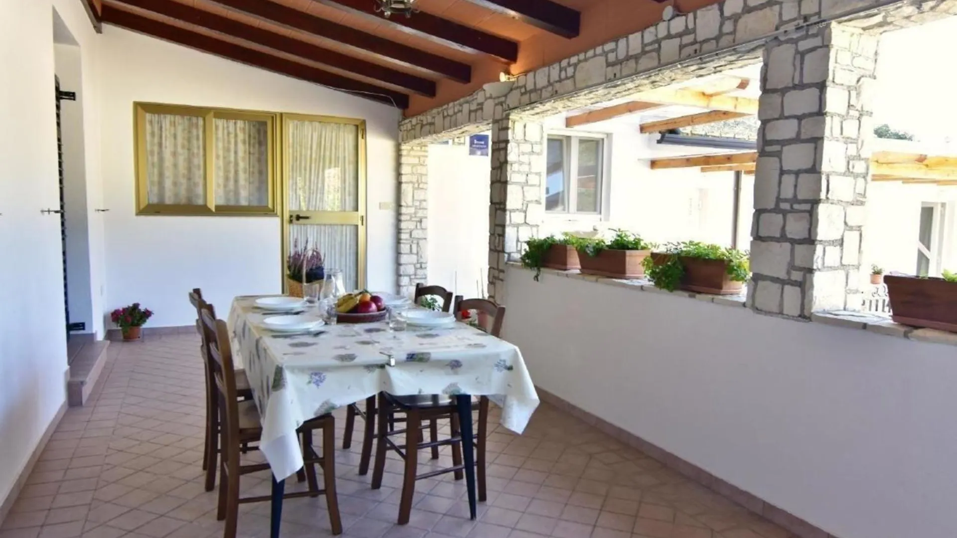 Schoenes Ferienhaus In Zambratija Mit Terrasse Und Nah Am Strand
